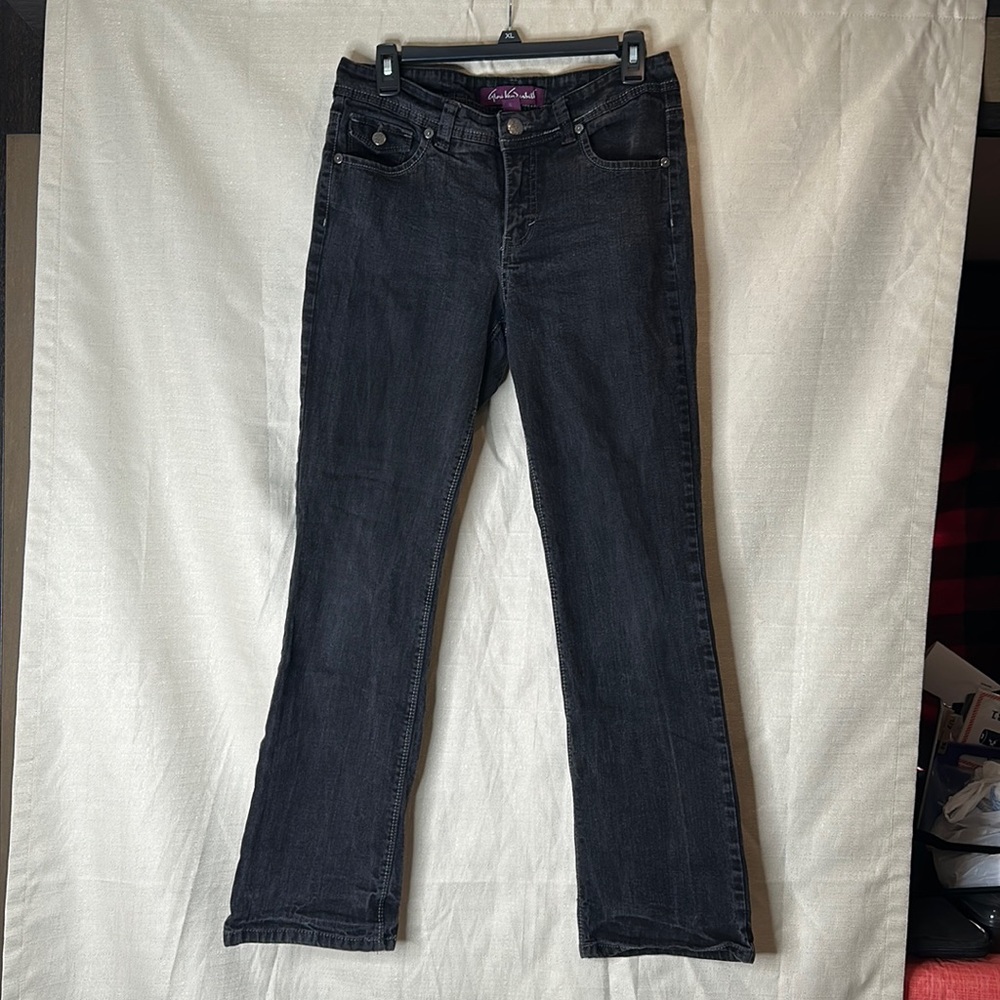 Gloria Vanderbilt size 8 black wash denim jeans made in Egypt straight leg